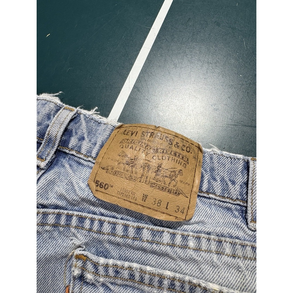 Vtg 90s Levi's 560 Orange Tab Jean Shorts Size 34 Distressed Cut Off Denim USA - Picture 11 of 16